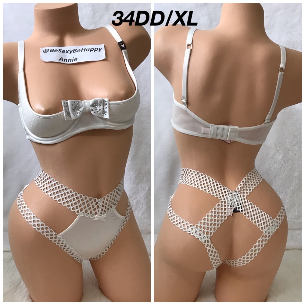 34DD,XL VICTORIA SECRET BRA SET